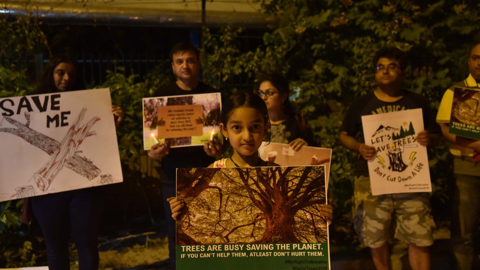 Yeni Delhi sakinlerinin ağaç kesilmesine karşı eylemi
