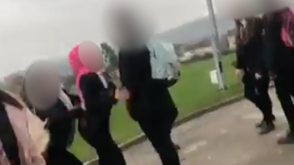 فيديو آخر يظهر واقعة اعتداء على شقيقة الصبي في نفس المدرسة