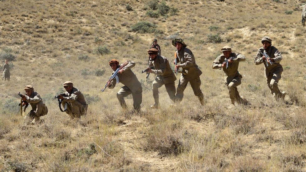 anti-Taliban militants in training
