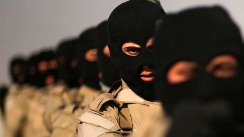 مجموعة من مقاتلي الحشد الشعبي تقوم بتدريبات