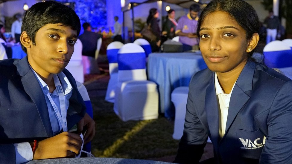 Rameshbabu Praggnanandhaa with Viswanathan Anand. Rameshbabu