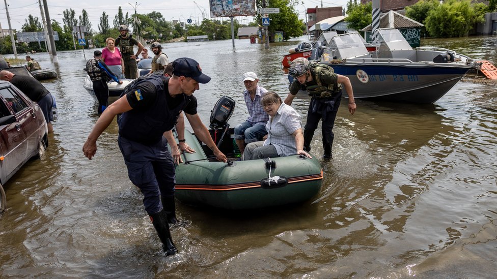 Ukraine war: Kyiv accuses Russia of shelling Kherson evacuations