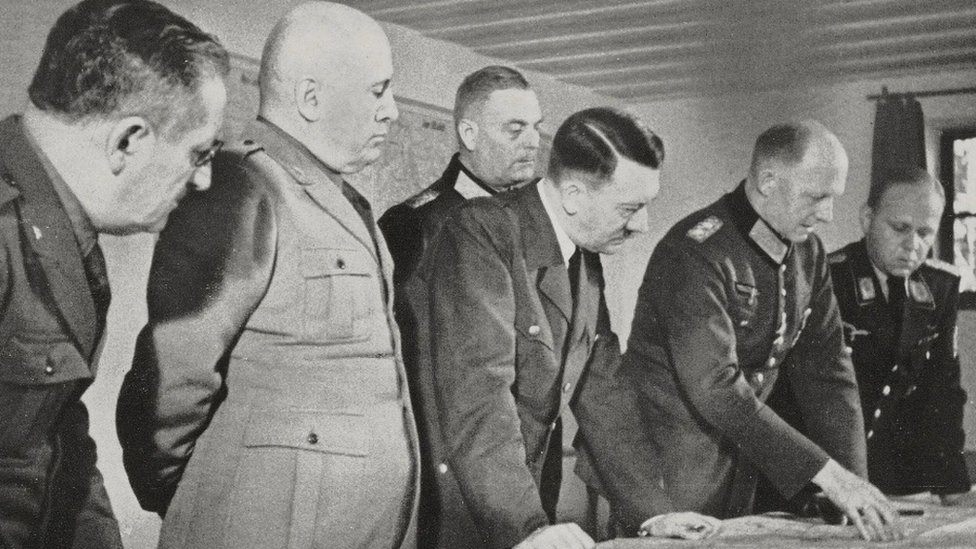 Hitler i Musolini u Vučjoj jazbini, gde je Hitler proveo veći deo rata