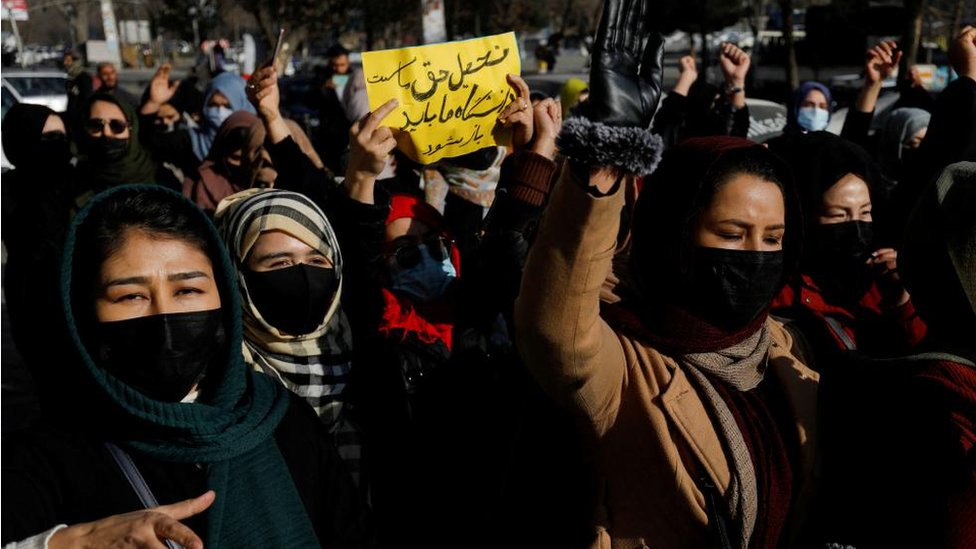 Perempuan berunjuk rasa di Kabul, Afghanistan