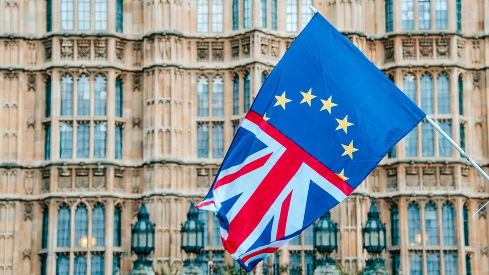 Флаг Великобритании / ЕС висит у Вестминстерского дворца