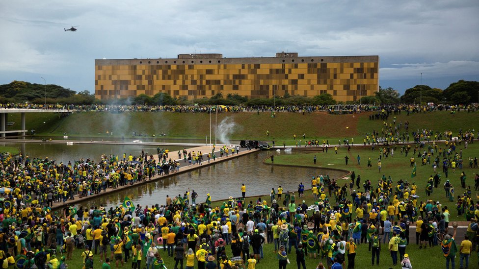 Protesters surrounding government buildings in Brasilia