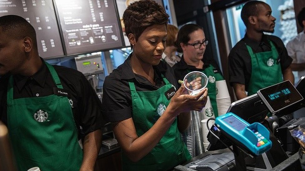 Сотрудники Starbucks