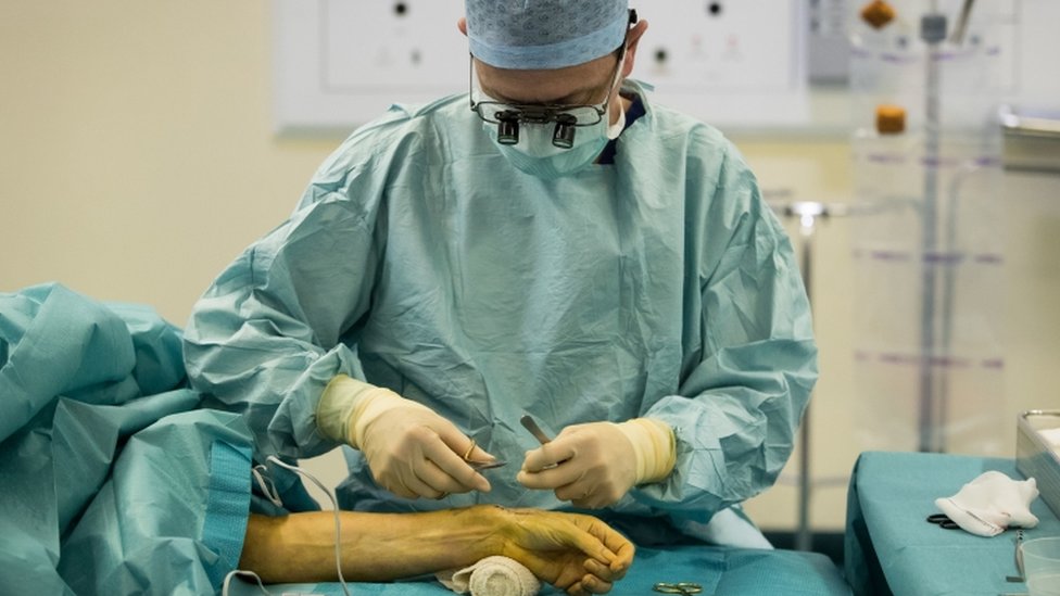 Карлос Херас-Палоу ручной хирург патсиран лечение