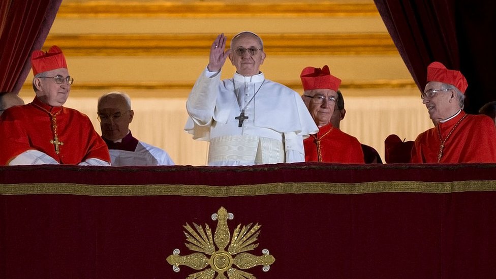 La primera aparición de Francisco Bergoglio después de ser elegido Papa.