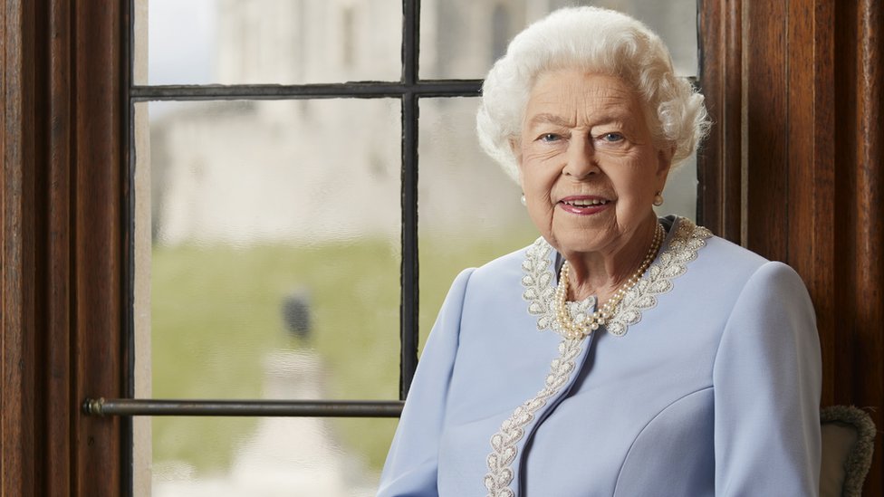 Platinum Jubilee: Queen portrait released as UK set for celebrations