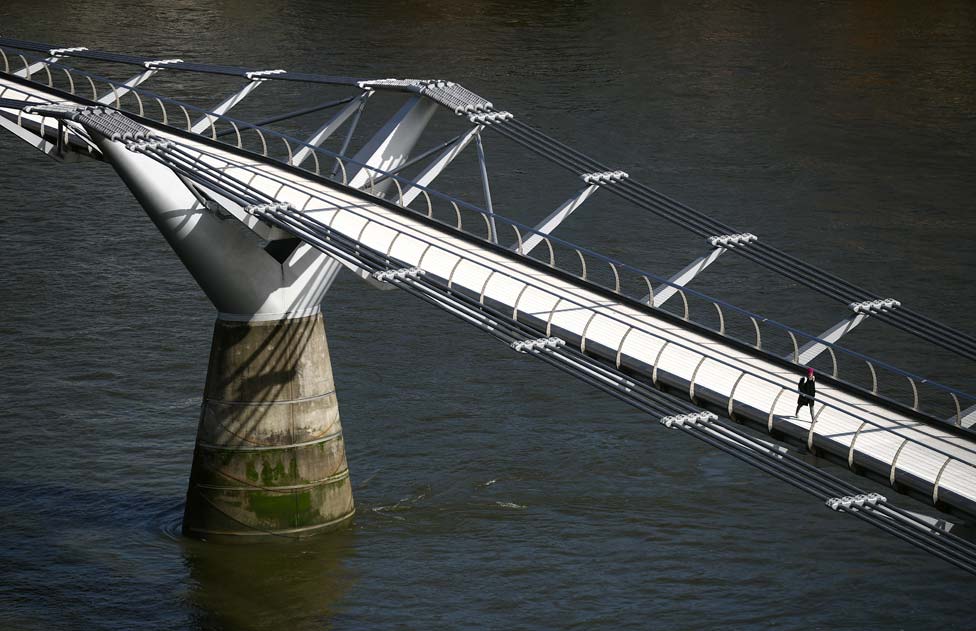 One woman dey waka across empty Millennium Bridge during rush hour