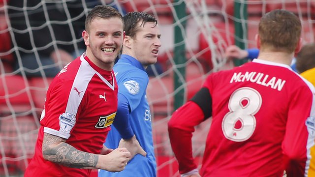 Cliftonville's Darren Murray celebrates his goal against Glenavon