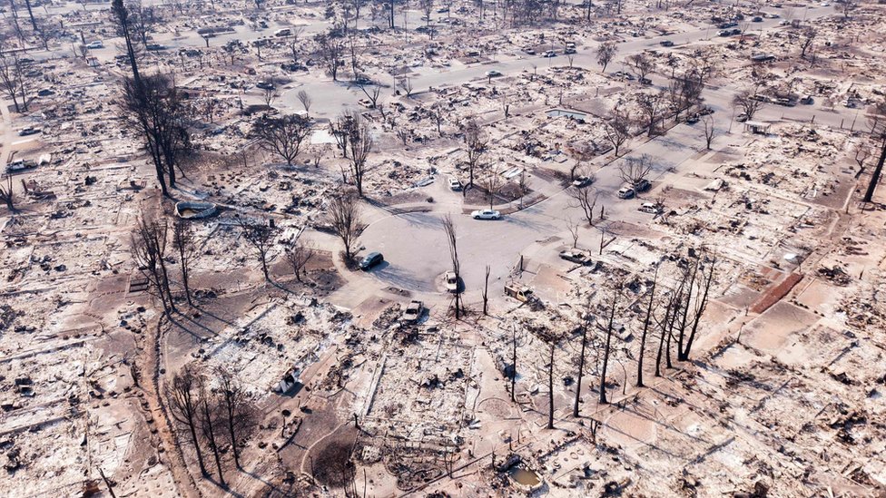 Urbanizaciones enteras fueron destruidas por las llamas en Santa Rosa, California, Estados Unidos. Urbanizaciones enteras fuero destruidas por las llamas en Santa Rosa.