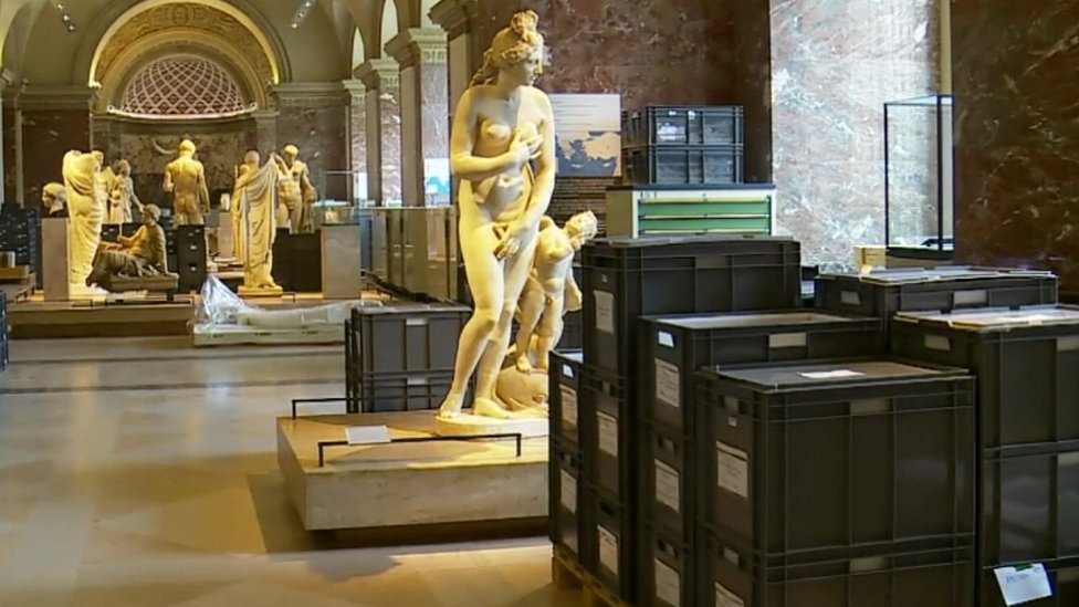 Boxes around statues in the Louvre