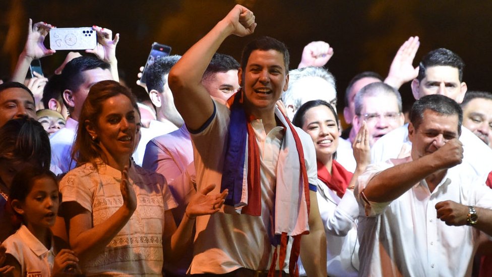 Santiago Peña en su evento de victoria.