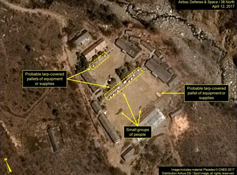 На этом рекламном снимке, полученном 13 апреля 2017 г. французским космическим агентством Centre national d'etudes spatiales (CNE - Национальный центр космических исследований), Airbus Defense and Space и аналитической группой 38 North, показан спутниковый снимок, сделанный 12 апреля 2017 г. ядерного полигона Северной Кореи Пунгё-ри,