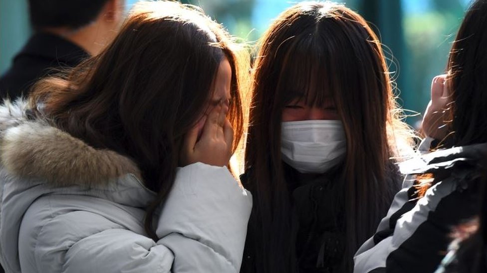 Lagrimas y tristeza entre las seguidoras de Kim Jong-hyun. Seguidoras de Kim Jong-hyun