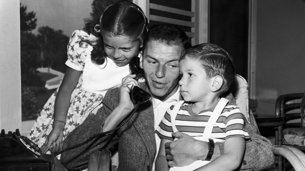 Нэнси Синатра, Фрэнк Синатра, Фрэнк Синатра-младший в Голливуде, 1948 год
