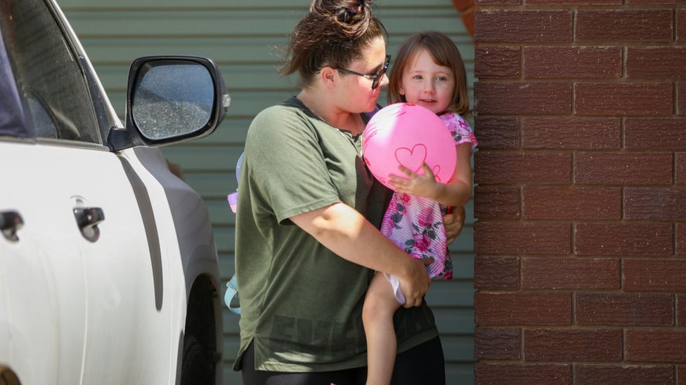 Niña rescatada en Australia.