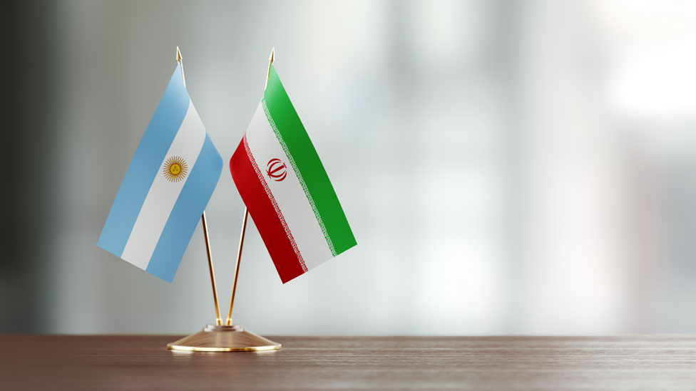 Banderas de Argentina e Irán