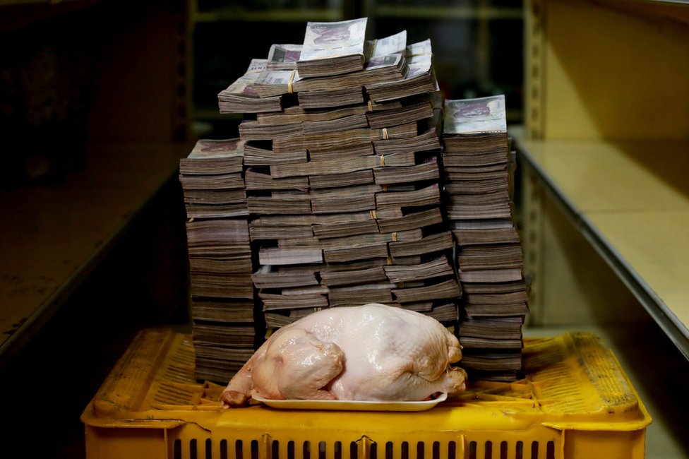2,4 kilograma piletine pored 14,6 miliona balivara, koliko je potrebno za njenu kupovinu