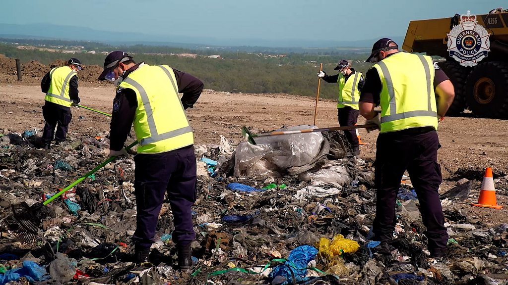 Australia: Police search rubbish dump for former teacher’s body