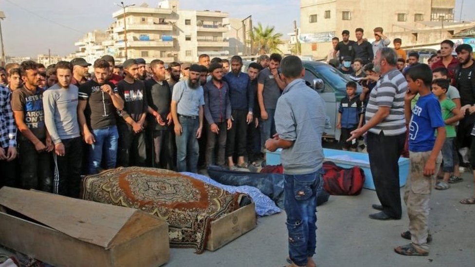Rusya'nın hava saldırısında ölen Feylak el Şam savaşçıları için düzenlenen tören