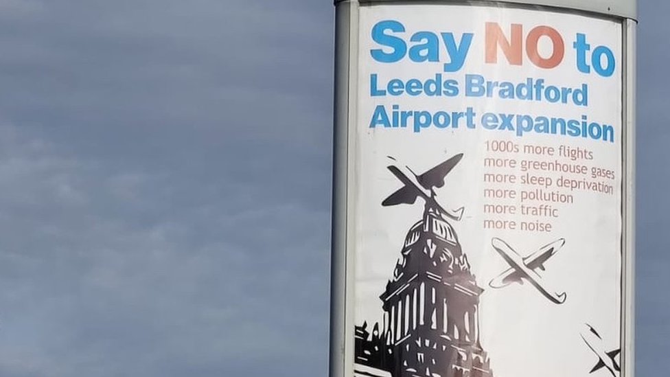 Плакат против расширения в аэропорту Лидс Брэдфорд