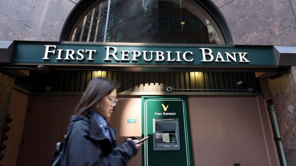 تضخ البنوك الكبرى الأموال في بنك "فيرست ريبابليك" في مسعى لتعزيز الثقة في النظام المصرفي
