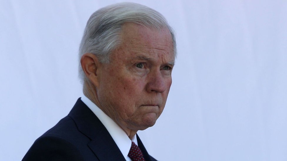 El fiscal general, Jeff Sessions, debió inhibirse de participar en las investigaciones sobre la supuesta interferencia de Rusia en la campaña de 2016. Jeff Sessions,