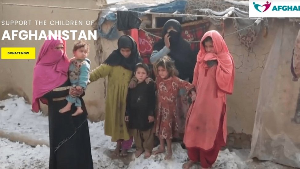 Captura de tela de um site de caridade falso com uma foto de mulheres e meninas afegãs