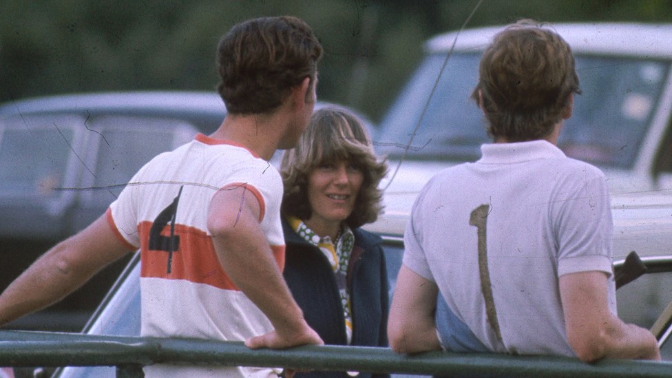 Čarls (levo) i Kamila na prvoj zajedničkoj fotografiji 1972. godine