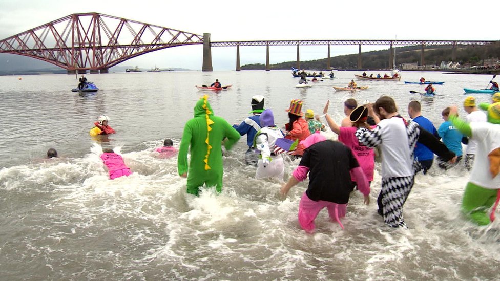 Loony Dookers brave the chilly Forth