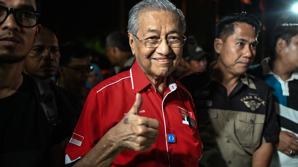 Dr Mahathir Mohamad showing a thumbs up
