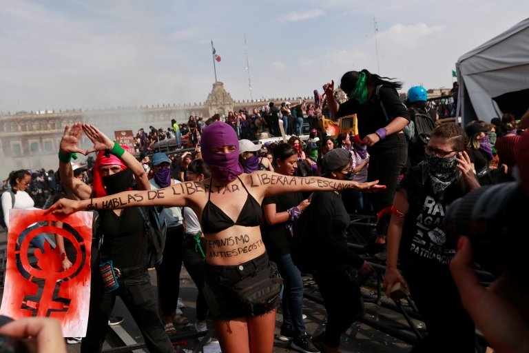 Протестующие призвали положить конец убийствам на марше по гендерному признаку