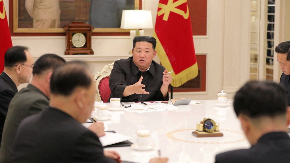 Kim Jong-un preside una reunión del Buró Político del Partido de los Trabajadores en plena crisis sanitaria esta semana