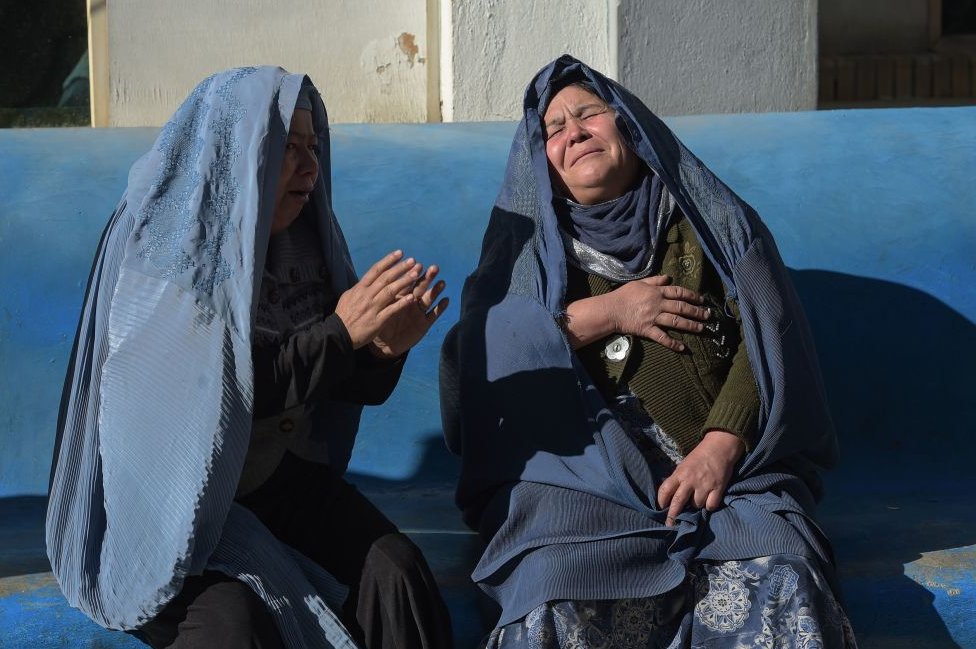 Two Afghan women weep for their relatives at a hospital following explosions at a Shiite cultural centre in Kabul, 2017