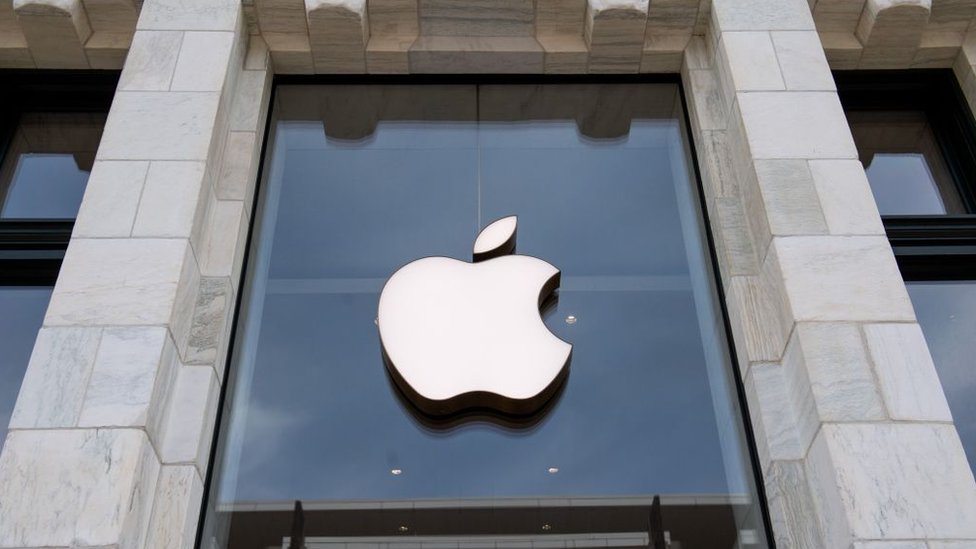 Вывеска магазина Apple в Вашингтоне