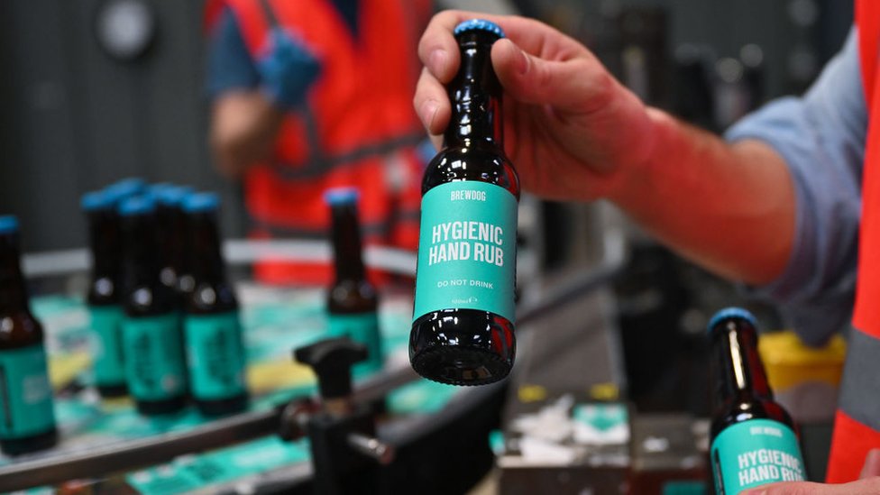 Brewdog bira fabrikası tesislerinde el dezenfektanı üretiyor