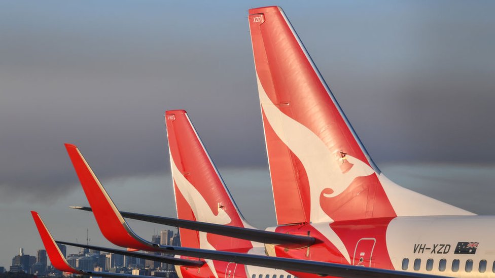 Covid: Australia's Qantas says all staff must be vaccinated