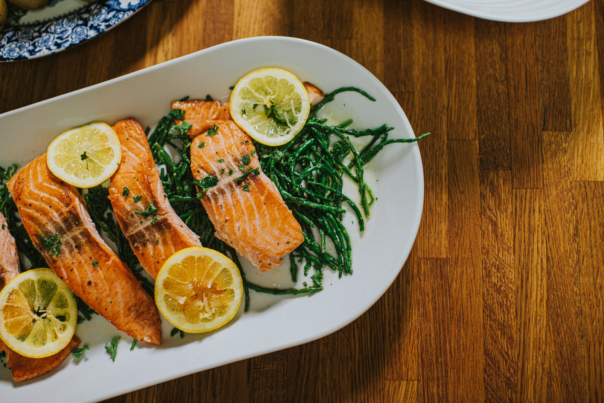 Plato de salmón cocinado