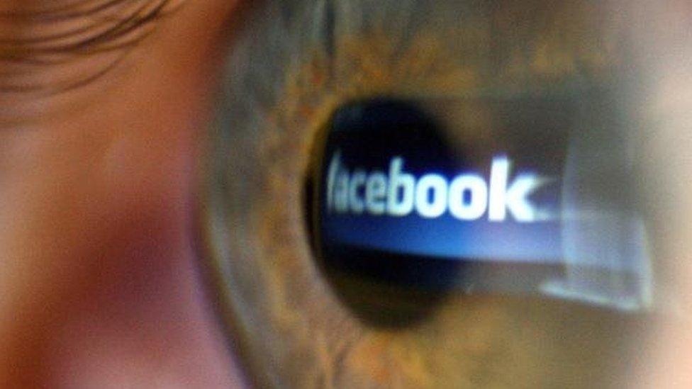 Logo Fejsbuka u očima posmatrača