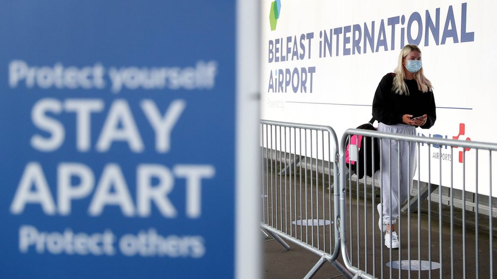 Пассажир, прибывающий в международный аэропорт Белфаста