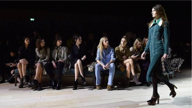 Burberry berusaha membuat mereknya lebih eksklusif.