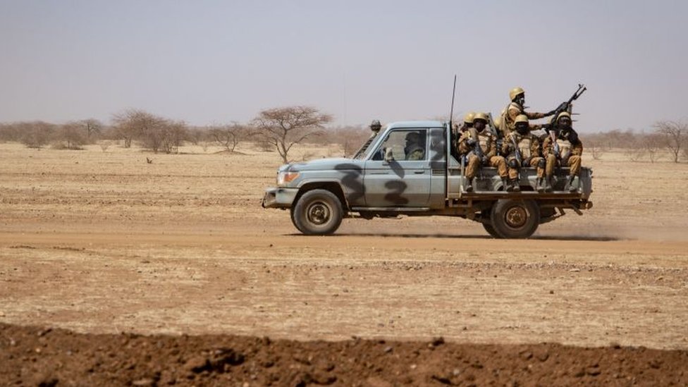 Солдаты Буркина-Фасо патрулируют на севере