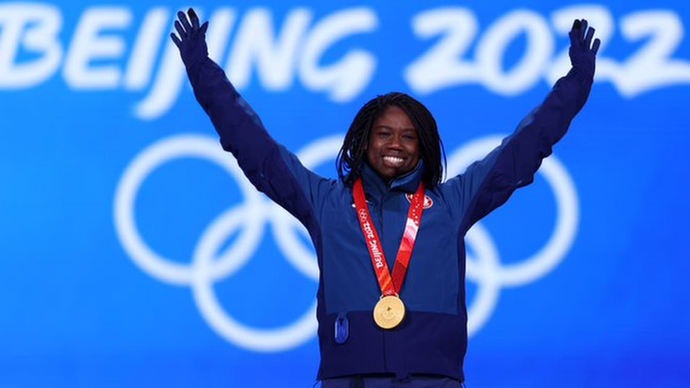 Erin Jackson with her gold medal in Beijing