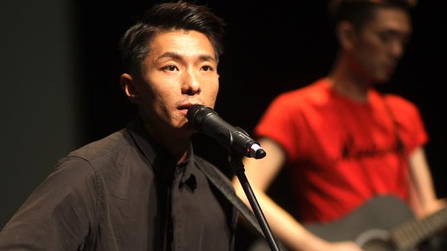 How Hong Kongs Cantopop Scene Went From Heartbreak To Protest Bbc News 