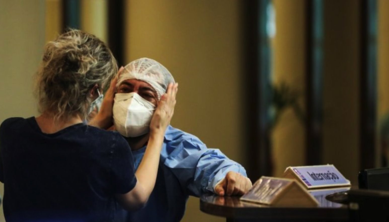 Medica chorando em Manaus