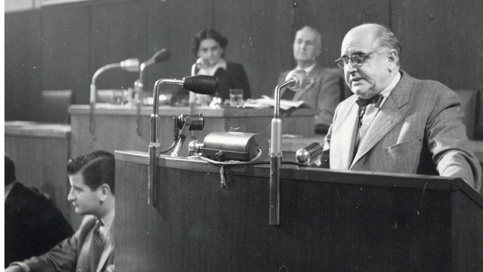 Krleža za govornicom 1952.