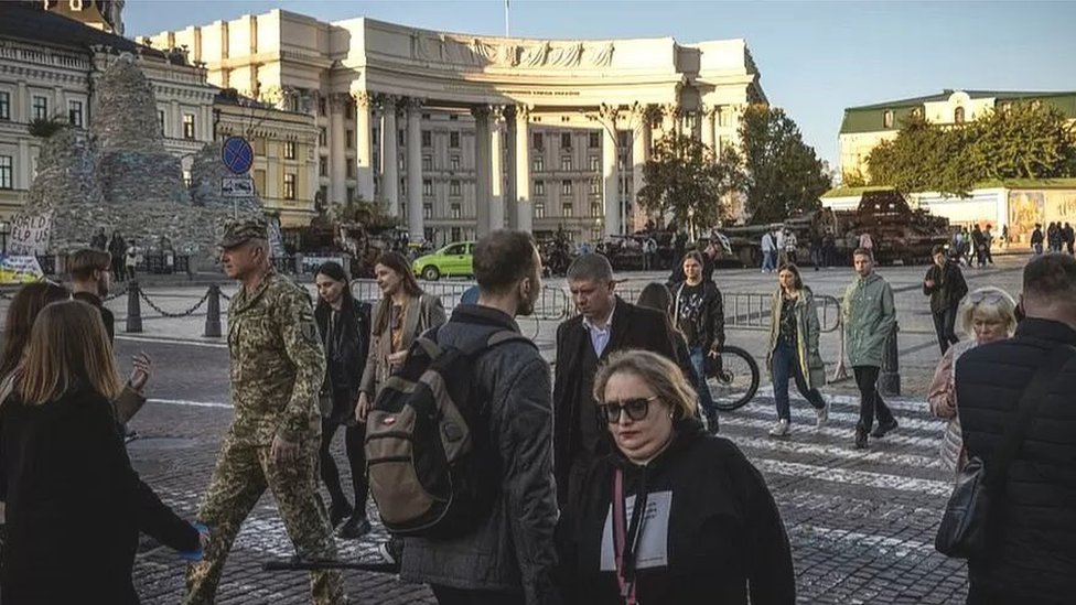 مشهد للمواطنين في العاصمة الأوكرانية كييف